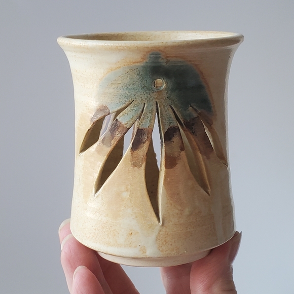 Signed Studio Pottery Tealight Holder or Orchid Pot - Picture 8 of 10